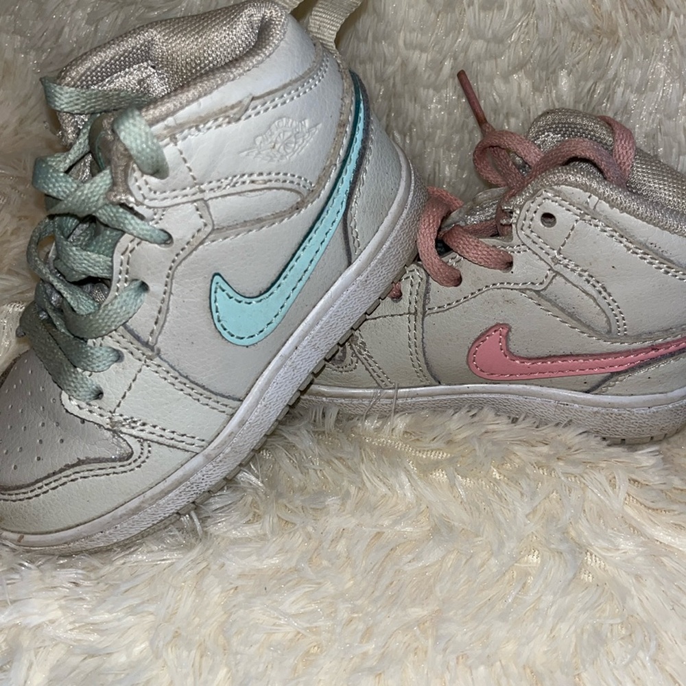 Nike Air Jordan 1 Mid Multi-color Swoosh Phantom